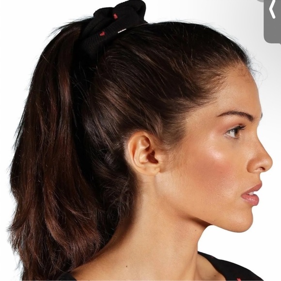 🖤 REVOLVE ✨ Black Heart Print Waffle Top + Matching Scrunchie M 💕 Cozy Lounge - Picture 2 of 5